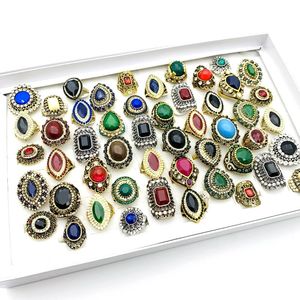 Toptan 50pcs/Box Retro Halkalar Gümüş Altın Kaplama Rhinestone Vintage Jewelry Finger Aksesuarları Bir Ekran Kutusu ile 240312