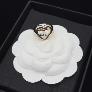 Anéis de banda de letras de marca banhados a ouro 18K de alta qualidade para homens mulheres designer de moda letras de marca turquesa cristal anel de metal joias um tamanho