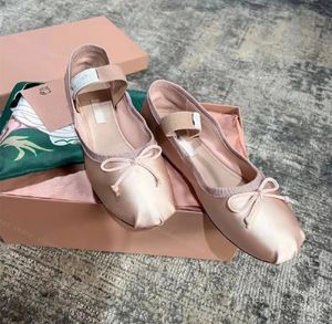 Fashion Paris Ballet Designer Professional Dance Shoes Satin Ballerinas MM Platform Girls Sandals With Bowknot och grunt mun för kvinnor 002