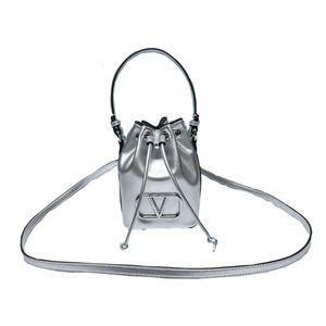 Магазин дизайн дизайн сумочка оптовая розничная торговля yang zis genuine teather 2024 Новая высококачественная легкая роскошная мини-мешок для мини-ковша плеча жены