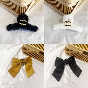 Hårklipp Barrettes Autumn Winter Warm Cashmere Hair Clips Designer Fashionful Hairpin Luxury Brand Leisure Classic Letter Multicolor Accessories