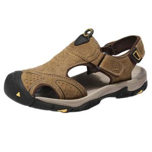 Sandali in cammello dorato Sandals da uomo esterno estate 2022 scarpe vere in pelle per uomini pantofole avvolte in punta di piedi per la pesca da trekking per la pesca da trekking