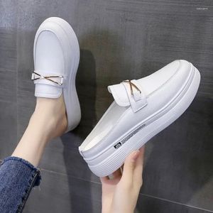Scarpe casual 2024 Mezze pantofole estive Baotou senza tacco interno Aumento Sneakers da donna Tela da esterno Walking Donna Donna