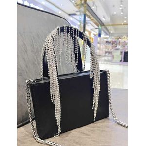 Borse a tracolla superiori Borse da donna singole di design Borsa a mano con nappa con catena di diamanti d'acqua Borsa da cena alla moda 240311