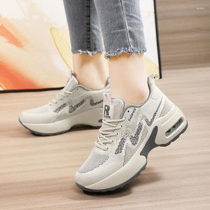 Casual skor kvinnor mode luft kudde plattform sneakers andas mesh snörning kil sport komfort resor