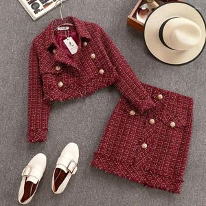 Abiti da lavoro Autunno Inverno Vintage Oro Doppiopetto Tweed Set due pezzi Donna Nappa Giacca corta in lana Cappotto Mini gonne Abiti