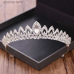 Tiaras do chwytania kryształowy nożyczka koronowa barokowa i korony na wesele księżniczkę biżuteria do włosów Wedding Hair Akcesoria Y240319