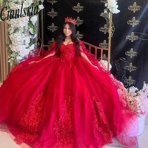 Röda quinceanera klänningar bollklänning blommig applikation Crystal Sweet 16 klänningar med mantel födelsedagsfest