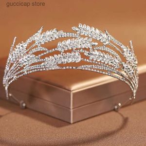 Tiaras Itacazzo Bridal Headwear pełen barokowej atmosfery urocza elegancka srebrna korona damska dla panny młodej Y240319