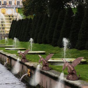 Gartendekorationen Kreative Skulptur Wasserbrunnen Spray Drache Harz Statue Handwerk Dekoration Figur Skulpturen