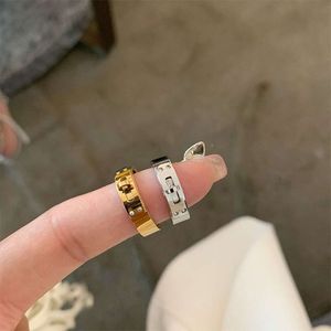 New Stainless Steel Twist Lock Ring Jewelry for Women Gold Color Brand Design Quality Rhinestones H Rings Fashion Classic