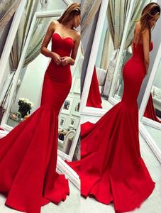 Charmiga röda axelbandslösa aftonklänningar Formaler bär sjöjungfru lång rygglös plusstorlek prom klänningar billiga brudtärna klänning2890757