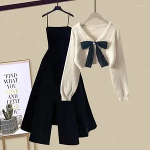 Arbetsklänningar Autumn och Winter Fashion Set Women's 2024 Korean Casual Knitted tröja Slim Strap Dress Two Piece