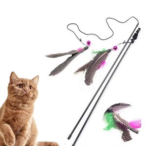 1pc Cat Interactive Toy Stick Feather Wand med liten klockmusbur Toys Plastic Artificial Colorful Cat Teaser Toy Supplies 240309