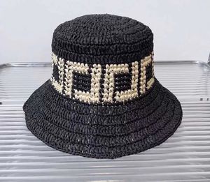 Designer Wide Brim Hatts Luxury Bucket Hat Storlek 56-58cm Män Fashion Gräs flätka mössa för män kvinnor sommarlov SUNHATS