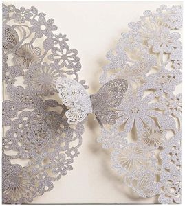 50st Laser Cut Wedding Invitation Cards With Butterfly and Enuples Glitter Lace Flora Anpassade tryckta inbjudningar för Quince1114552