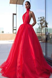 Red Ball Gown Prom Dresses 2019 Sexig Halterneck Key Hole Bust Open Back Princess Formella aftonklänningar Röd matta klänning Cocktail P7312454