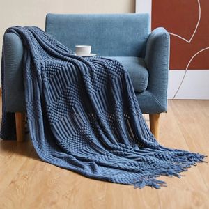 Coperta da tiro Inya Navy All per divano divano letto Coperta decorativa lavorata a maglia con nappe Coperte strutturate morbide, leggere e accoglienti 240307