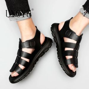 Sandálias Designer Sandálias masculinas Verão Roman coreano Sandálias britânicas ao ar livre para homens Casual Beach Male Sapatos Botas de couro genuíno 2022