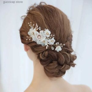 Tiaras Yarn Flower Hair Hombs 신부 웨딩 헤어 어이스토리 수제 빗 헤어 파티 파티 신부 머리 빗 신부 액세서리 Y240319