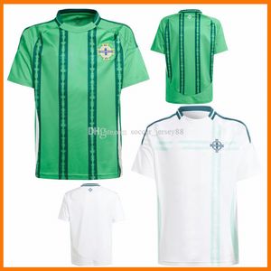 24 25 Nordirlands fotbollströjor män Set Kids Kit Uniform 2024 2025 Divas Charles Evans Charles Ballard Bästa brunt hem bort fotbollströjor