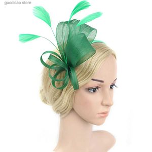 Tiaras Noble and Elegant Ladies Mysterious Quality Green-Color Feather Fascinator Pannband som används för att bära vid bröllop eller fester Y240319