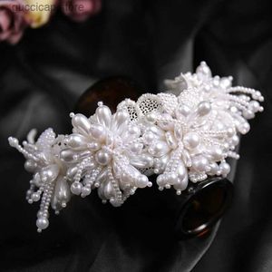 Tiaras Bridal Hair Band Pearl Ręcznie robiony opaska do włosów Kwiat Butterfly Ceremonia Ślubna Kościół Wedding Włosy Ozdoba Y240319