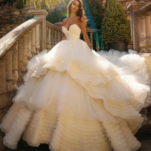 Tiered Skirts Ball Gown Wedding Dresses Sweetheart Neck Ruffles Appliques Bridal Gowns Puffy Wedding robes de