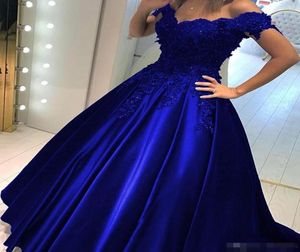 Royal Blue Ball Bown Cheap Prom Dresses V Neck Off The Shoulder Lace 3D Flowers Pärled Corset Back Satin Evening Formal Dresses Go5941580