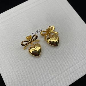 Gioielli di design Donna Orecchini a bottone in oro Marchio di lusso Borchie a cuore per donna Lettera C Orecchini pendenti in argento Cerchi Fashion Premium BOX