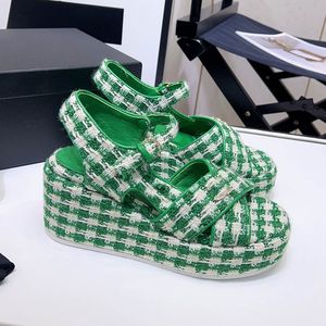 Nuovi sandali con zeppa Scarpe estive da donna Panno di lana Cinturino incrociato Tacchi con plateau Sandali con tacco firmati Punta aperta Fibbia di cristallo Scarpe di lusso Scarpe eleganti da esterno