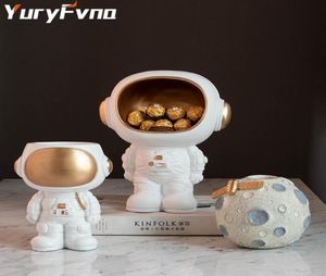 Yuryfvna Creative Astronaut Figurine Statue Ornament Storame Nowoczesne salon szafka na wino Dekoracja Dekoracja Spaceman Cartoon C4236581