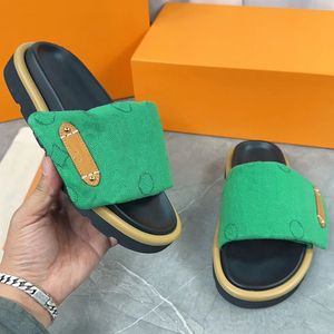 Designer tofflor pool kudde glider män sandaler kvinnor plattform toffler klassisk varumärke sommar strand scuffs platt komfort mule denim virgil mjuk sandal 930