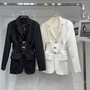 Kvinnors kostymer 2024 Spring Elegant Coat Socialite Metal Buckle Thread midje Design Affärsdräkt skräddarsydd för kvinna