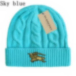 Designers hat Men and Women Same Color Splice Fashion Beanie Cap Everyday Casual Versatile Eye catching Personality Color Variety for Travel very nice O10