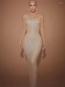 Bühnenkleidung, die Promi Kardashian verkauft: Sexy Gaze-Mesh-Diamantbesetztes, ärmelloses, eng anliegendes Kleid mit langem Rock und rotem Teppich