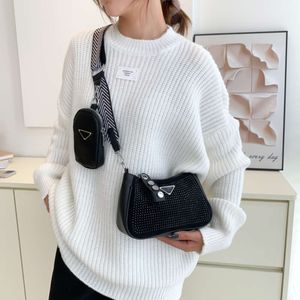 Ladenthekenverkauf Handtaschenhersteller verkaufen kostenlose Post mit Verlust Helle Tasche für junge Damen Kleine quadratische neue One-Shoulder-Crossbody-Mode-Kosmetiktasche1