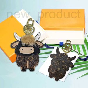 Keychains Lanyards Designer Brand Leather Yak Pendant Old Flower Hair Cow Bag Car Keychain Doll Toy Decoration Zene