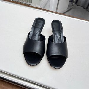 2024 Yüksek kaliteli yeni kadın sandalet, yüksek topuklu, tasarımcı deri moda seksi zarif olgun terlik 35-43 kutu