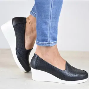 Sapatos casuais 2024 cunhas mulheres tênis luz respirável senhoras deslizamento em cor sólida feminino esporte zapatillas mujer