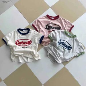 T-shirts 2023 Nytt modebrevtryck Baby Kort ärm T-skjortor Infant Casual Tops Children Loose Tee Toddler Boy Girl Summer T Shirtc24319