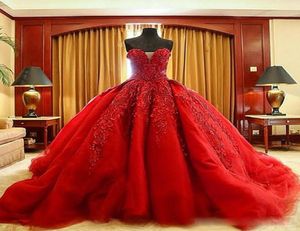 Luksusowa suknia balowa czerwona sukienki ślubne kochanie koronki Zakładany koraliki Train Gothic Wedding Sukni