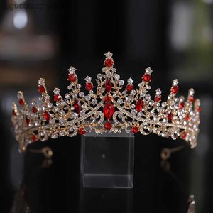 Tiaras New Golden Bride Crown księżniczka urodziny Briend Red Rhinestone Pałąść ślubna biżuteria do włosów Bridal Tiaras Vintage Headpiece Y240319