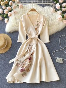 Vestidos de festa primavera verão elegante vestido bege mulheres francês vintage v-pescoço midi senhoras moda floral bordado longo robe