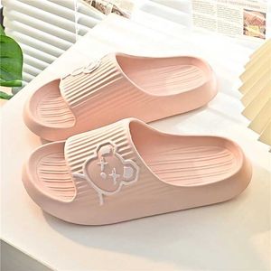 Chinelos casal verão praia slides mulheres dos desenhos animados urso flip flops homens grosso único banheiro interior antiderrapante sandálias senhoras sapatos 05 h240322