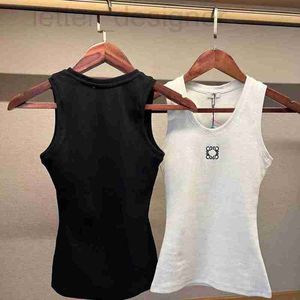 مصمم تي شيرت للسيدات مصمم ملابس النساء يمسكون قمم المحاصيل العلوية للملابس التطريز سترة بلا أكمام.