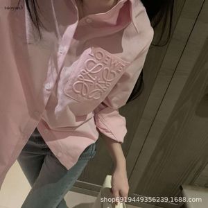 23 Early Autumn New Pocket Embossed Emblem Niu Jin Spin Shirt Coat Classic Versatile Slimming Men and Women
