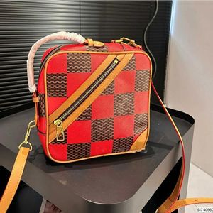 2024 Mode-Herrentasche, neue Schach-Umhängetasche, Designer-Quadrat-Box-Tasche, Frühling und Sommer, klassische Damier-Schachbrett-Schulter-Umhängetasche