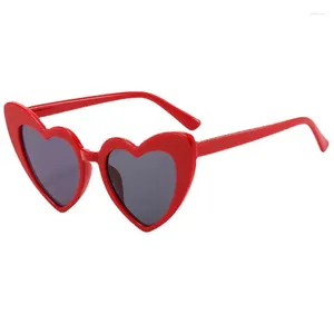 Occhiali da sole a forma di cuore da donna Designer di marca Cat Eye Occhiali da sole Retro Love Ladies Eyewear Occhiali da moto