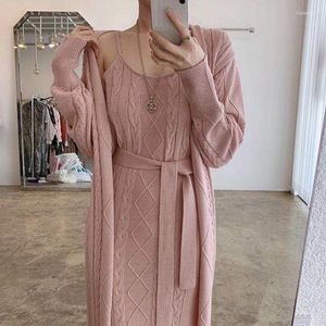 Arbeitskleider, französischer Vintage-Strick-Damenanzug, Herbst-Winter, langer Pullover, Strickjacke, Schnürung, Taille, sexy Tank-Kleid-Sets, 2-teiliges Outfit